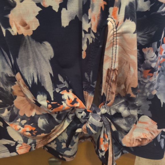 Cold Shoulder Tunic - Picture 3 of 4